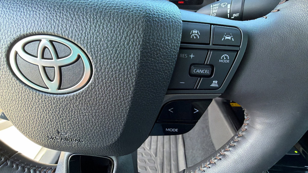 Used 2025 Toyota Camry XLE image 20