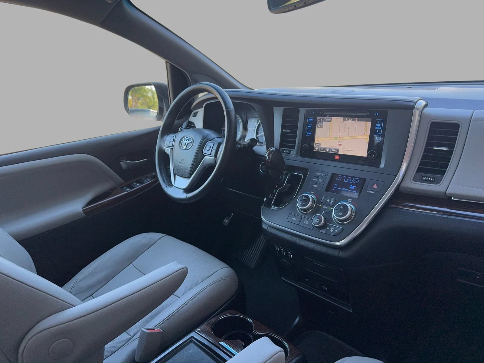 Used 2015 Toyota Sienna Limited Premium FWD image 39