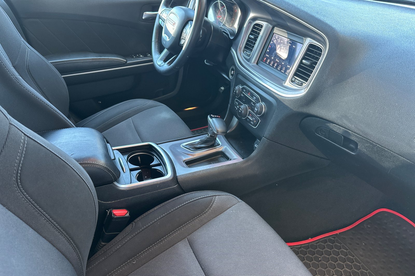 Used 2019 Dodge Charger SXT RWD image 19