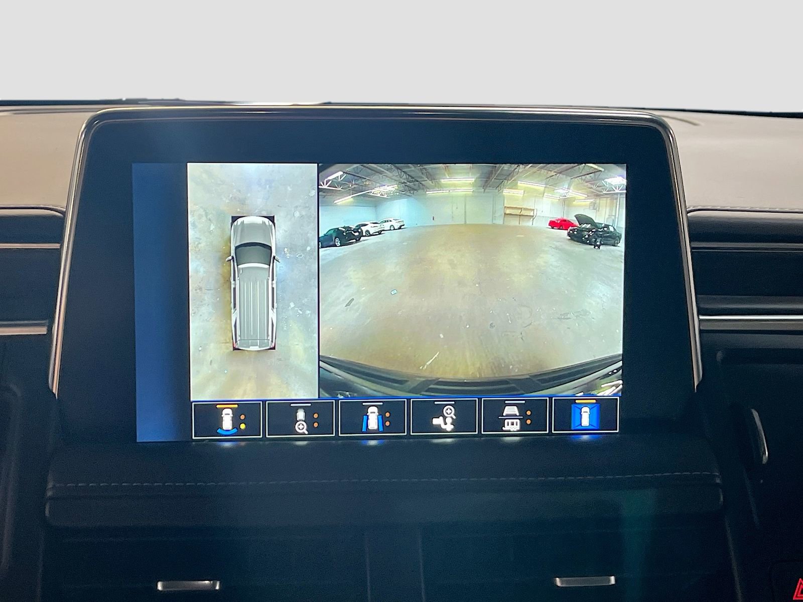 Used 2023 Chevrolet Suburban Z71 w/ Luxury Package image 14