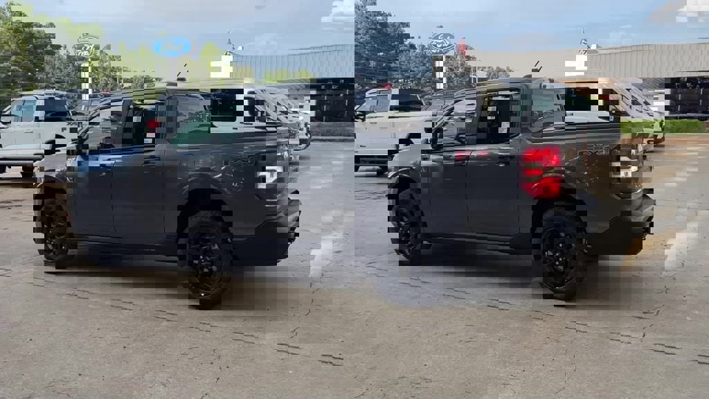 New 2025 Ford Maverick XLT w/ XLT Luxury Package image 4