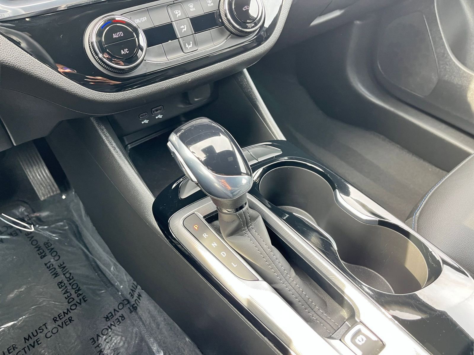 Used 2025 Buick Envista Sport Touring image 39