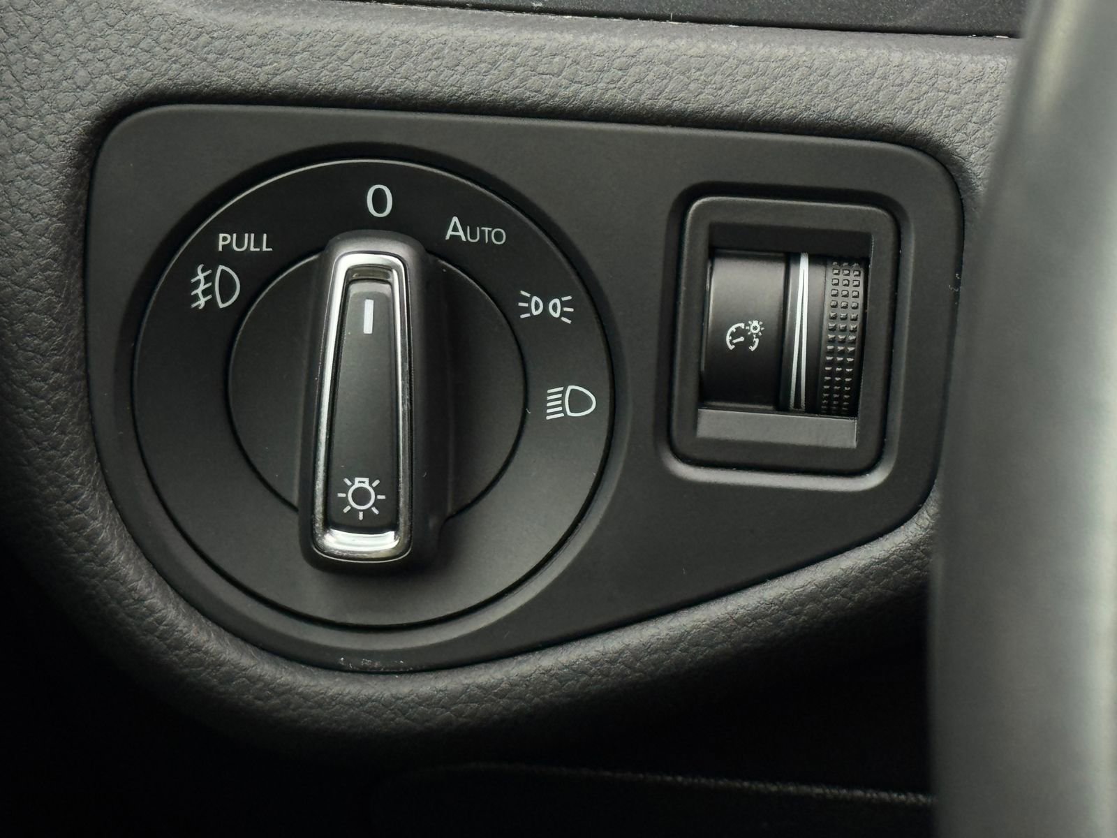 Used 2019 Volkswagen Golf Alltrack S image 33