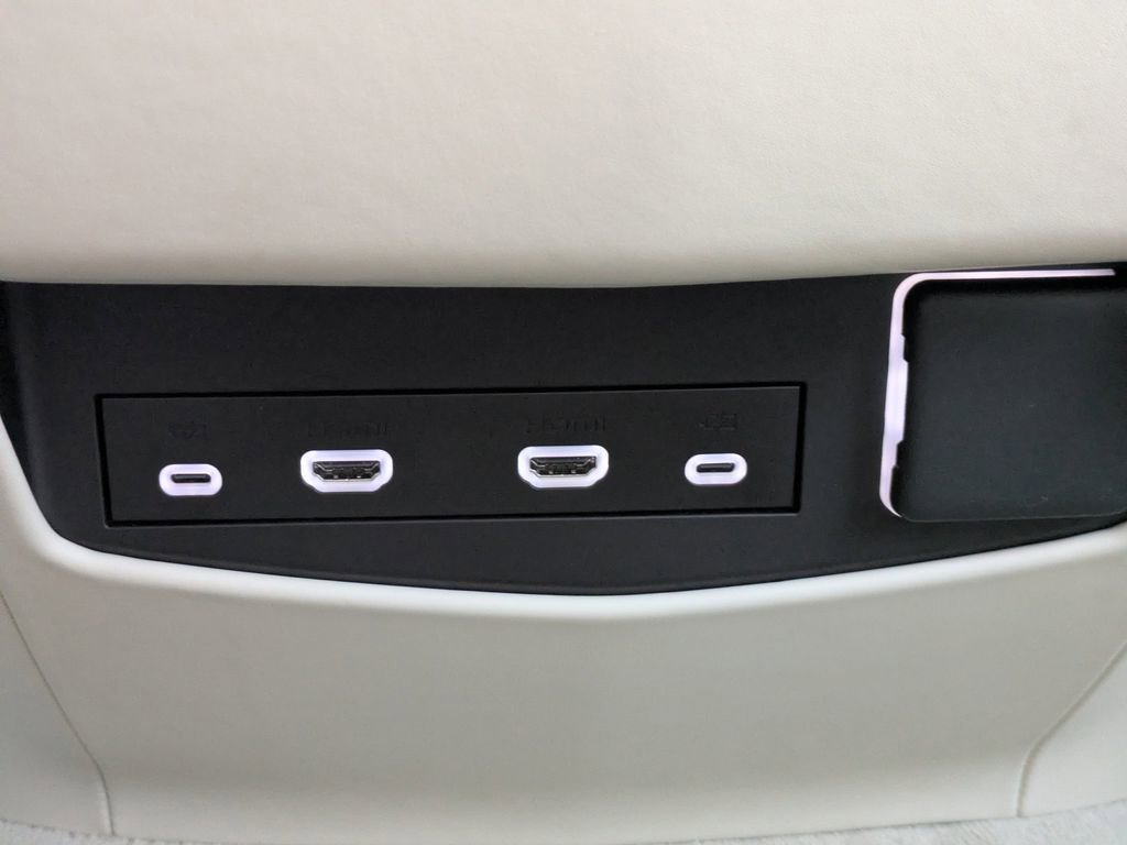 Certified 2024 Cadillac Escalade ESV Premium Luxury Platinum w/ Heavy-Duty Trailer Package image 19