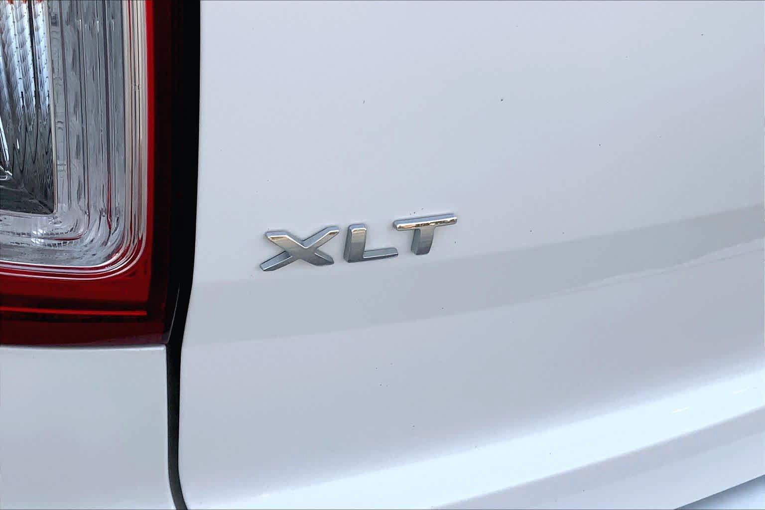 Used 2015 Ford Explorer XLT w/ Equipment Group 202B FWD image 10