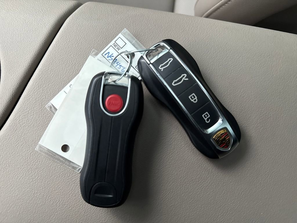 Used 2022 Porsche Taycan 4S image 31