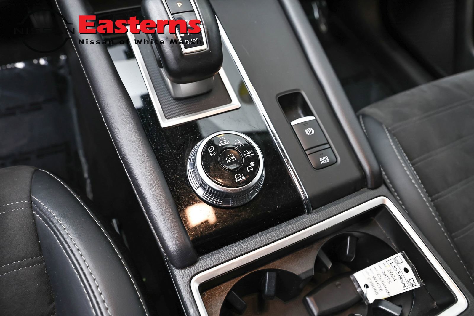 Used 2024 Mitsubishi Outlander AWD image 19