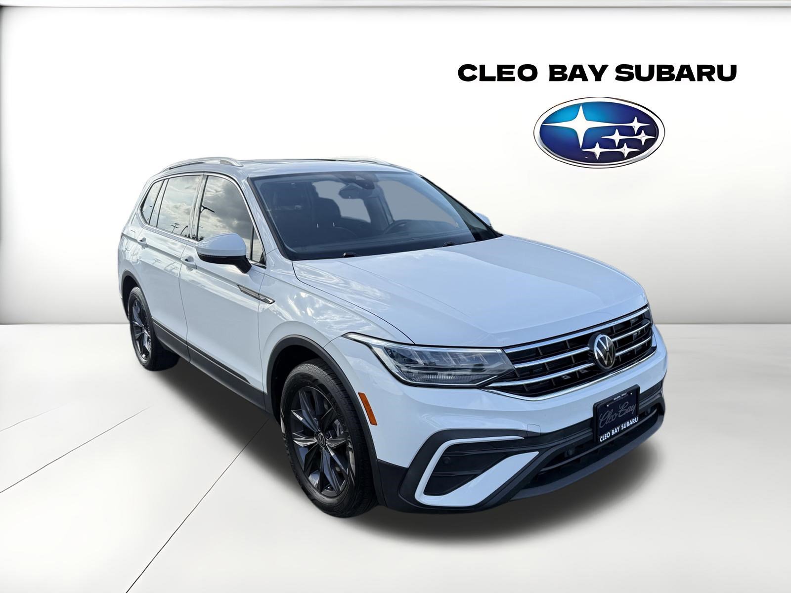 Used 2022 Volkswagen Tiguan SE FWD image 1