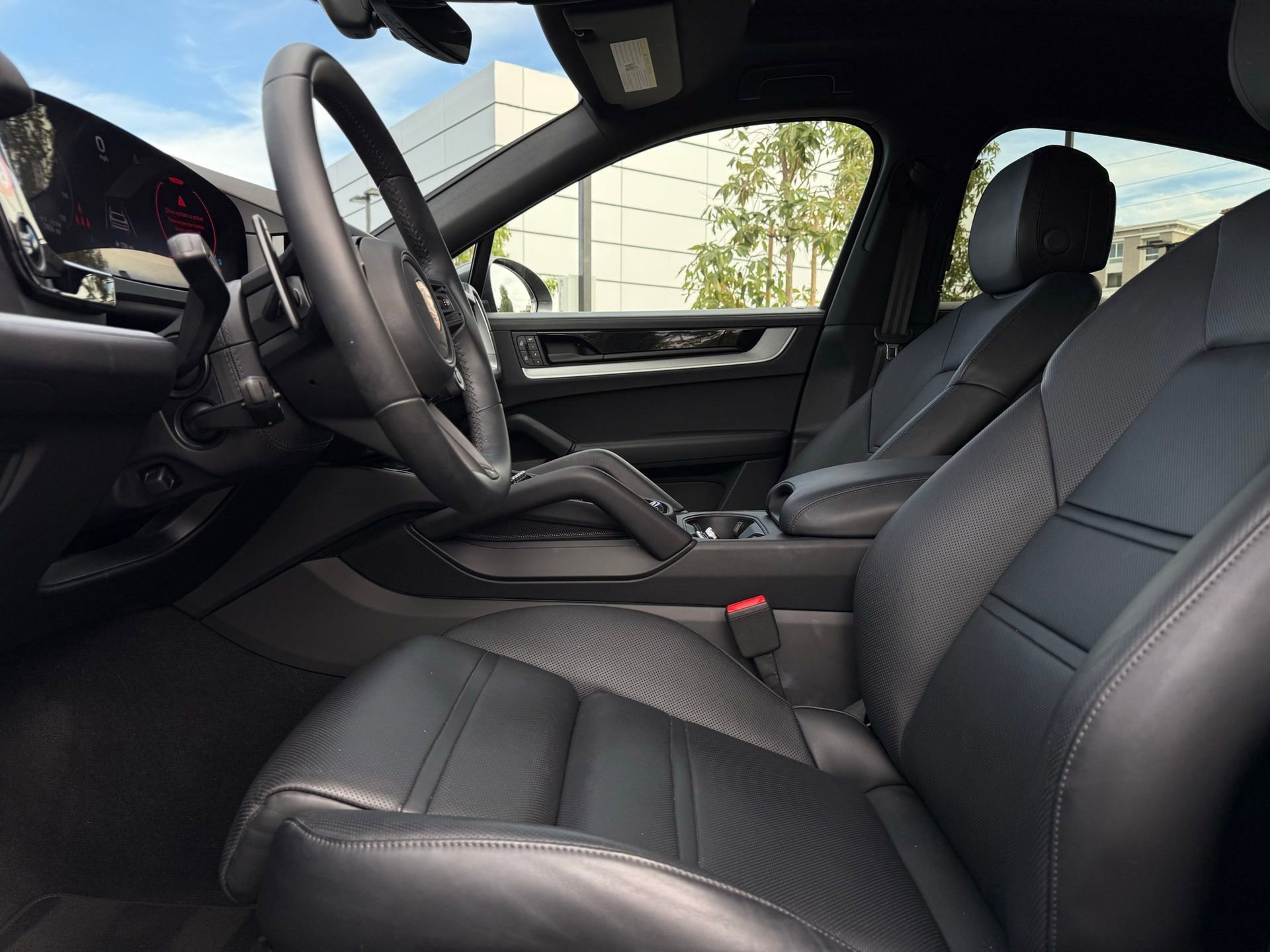 Used 2025 Porsche Cayenne Coupe image 13