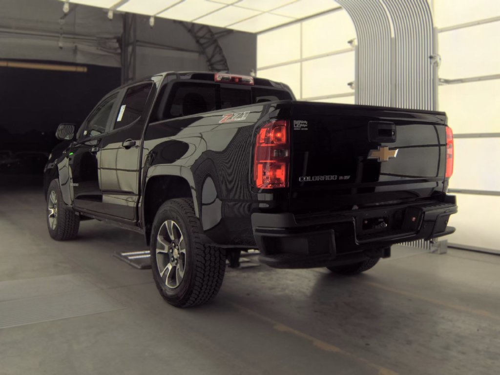 Used 2020 Chevrolet Colorado Z71 AWD/4WD image 2