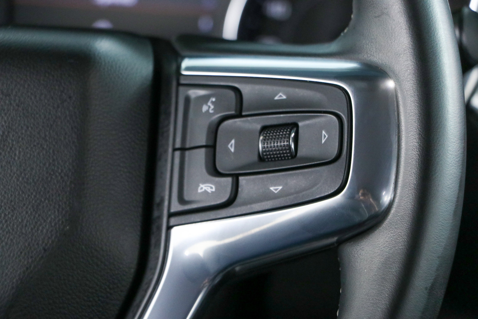 Used 2023 Chevrolet Blazer LT w/ Midnight/Sport Edition FWD image 14