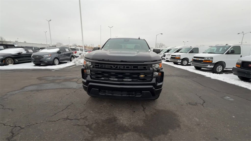 Used 2022 Chevrolet Silverado 1500 Custom image 3