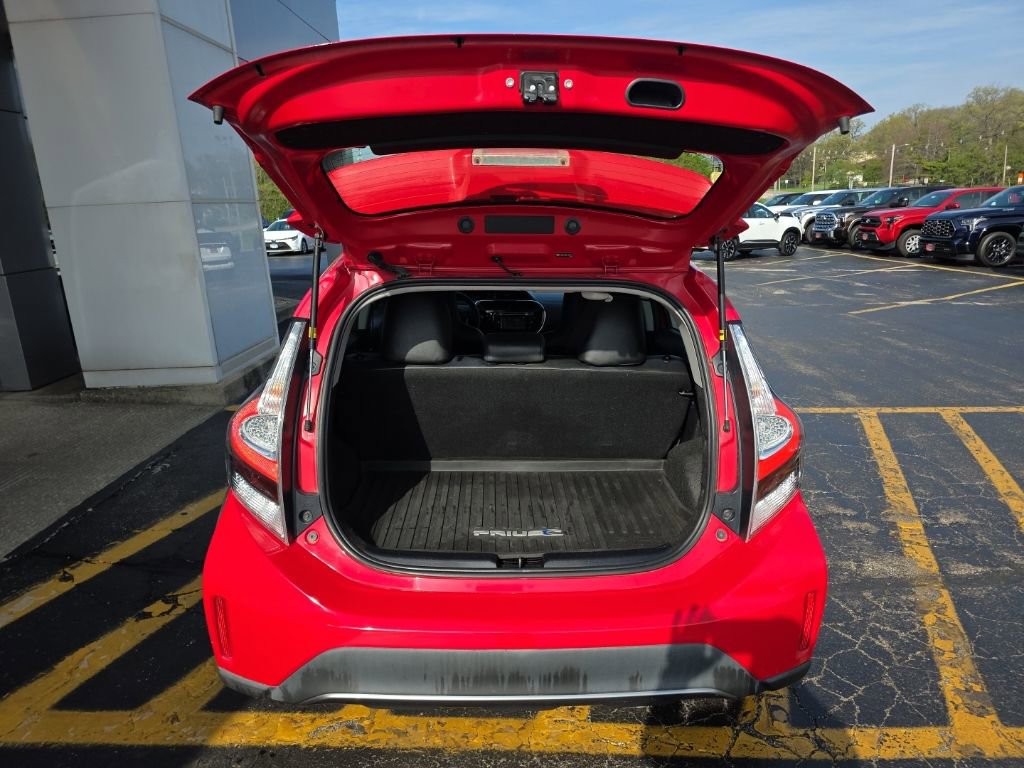 Used 2018 Toyota Prius C One FWD image 5