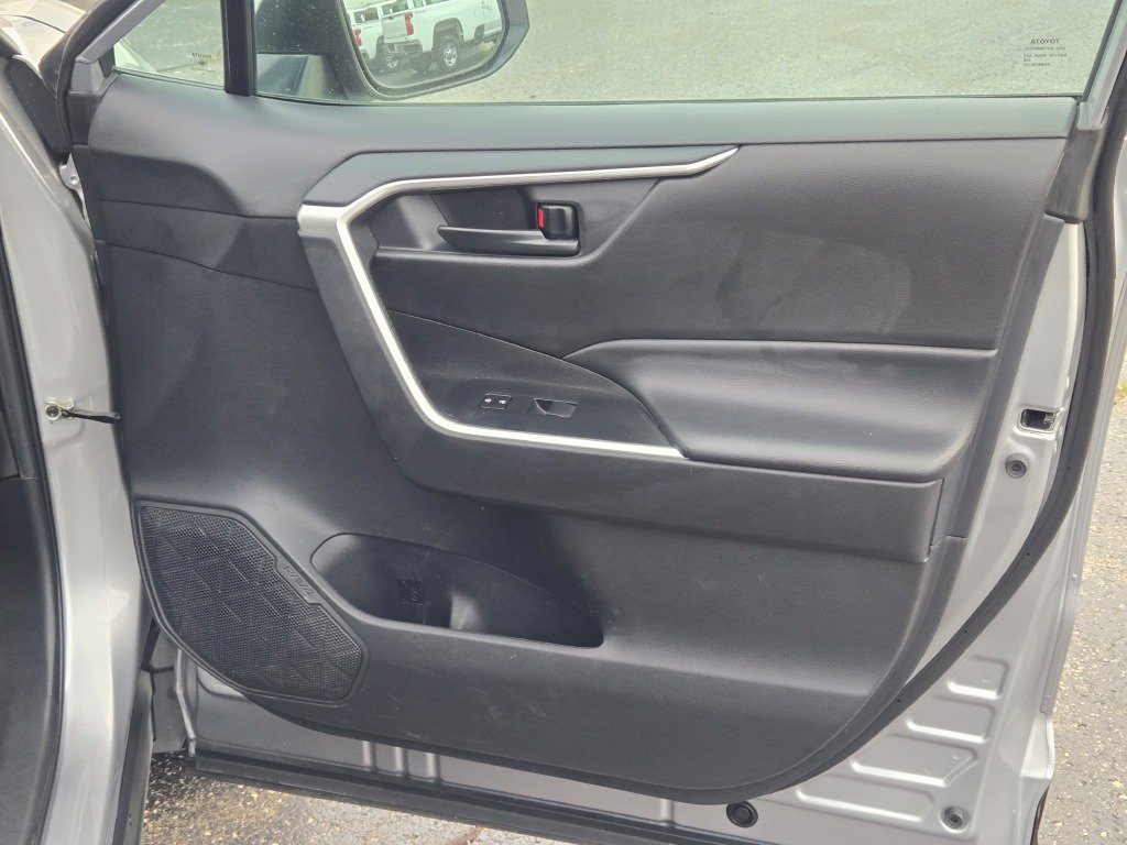 Used 2024 Toyota RAV4 LE AWD/4WD image 5