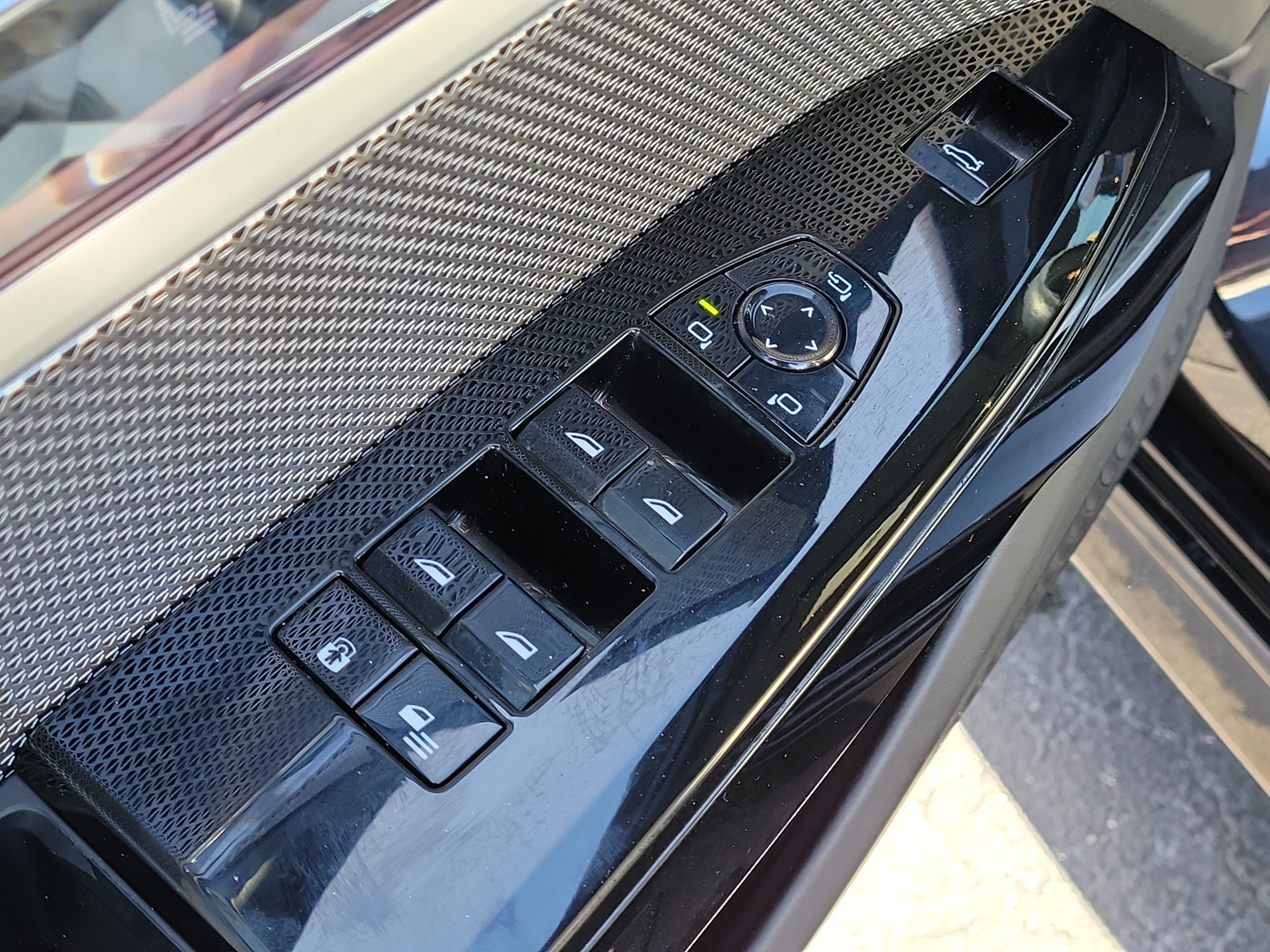 Used 2023 BMW 740i RWD image 21