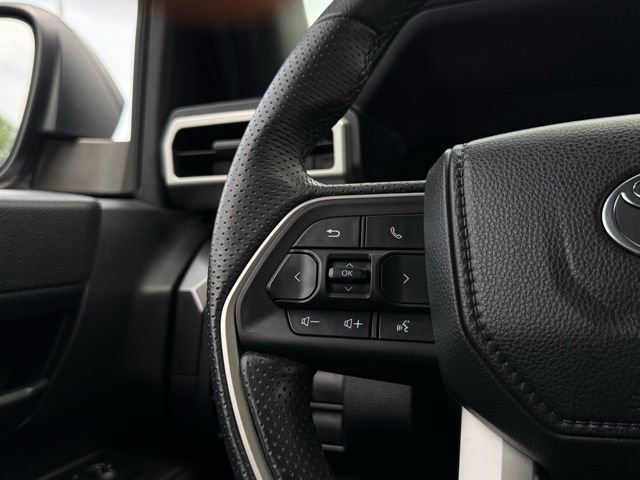 Used 2025 Toyota 4Runner SR5 AWD/4WD image 9