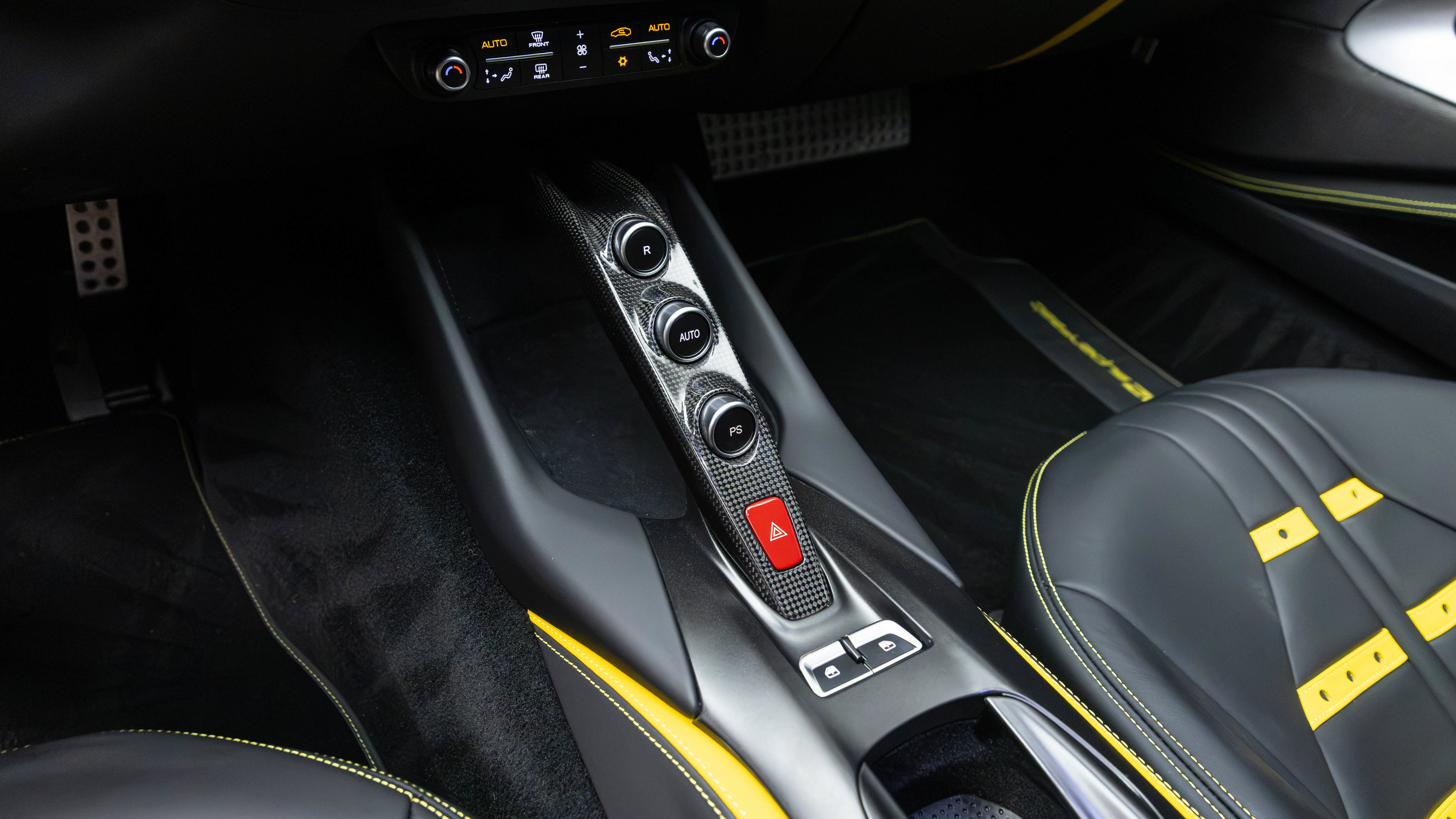 Used 2020 Ferrari 812 Superfast RWD image 6