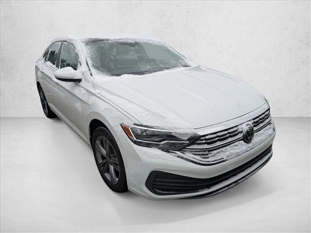 Used 2024 Volkswagen Jetta SE image 3