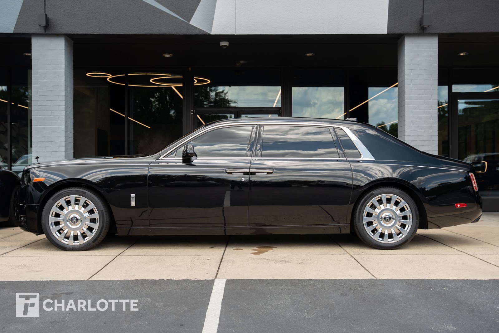 Used 2023 Rolls-Royce Phantom Extended Wheelbase RWD image 10