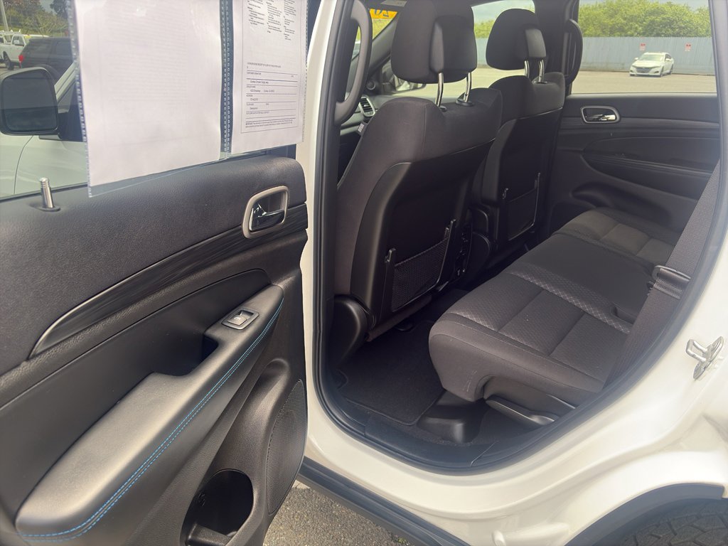 Used 2019 Jeep Grand Cherokee Laredo AWD/4WD image 15