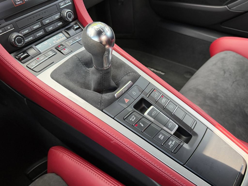 Used 2021 Porsche 718 Boxster Spyder RWD image 30