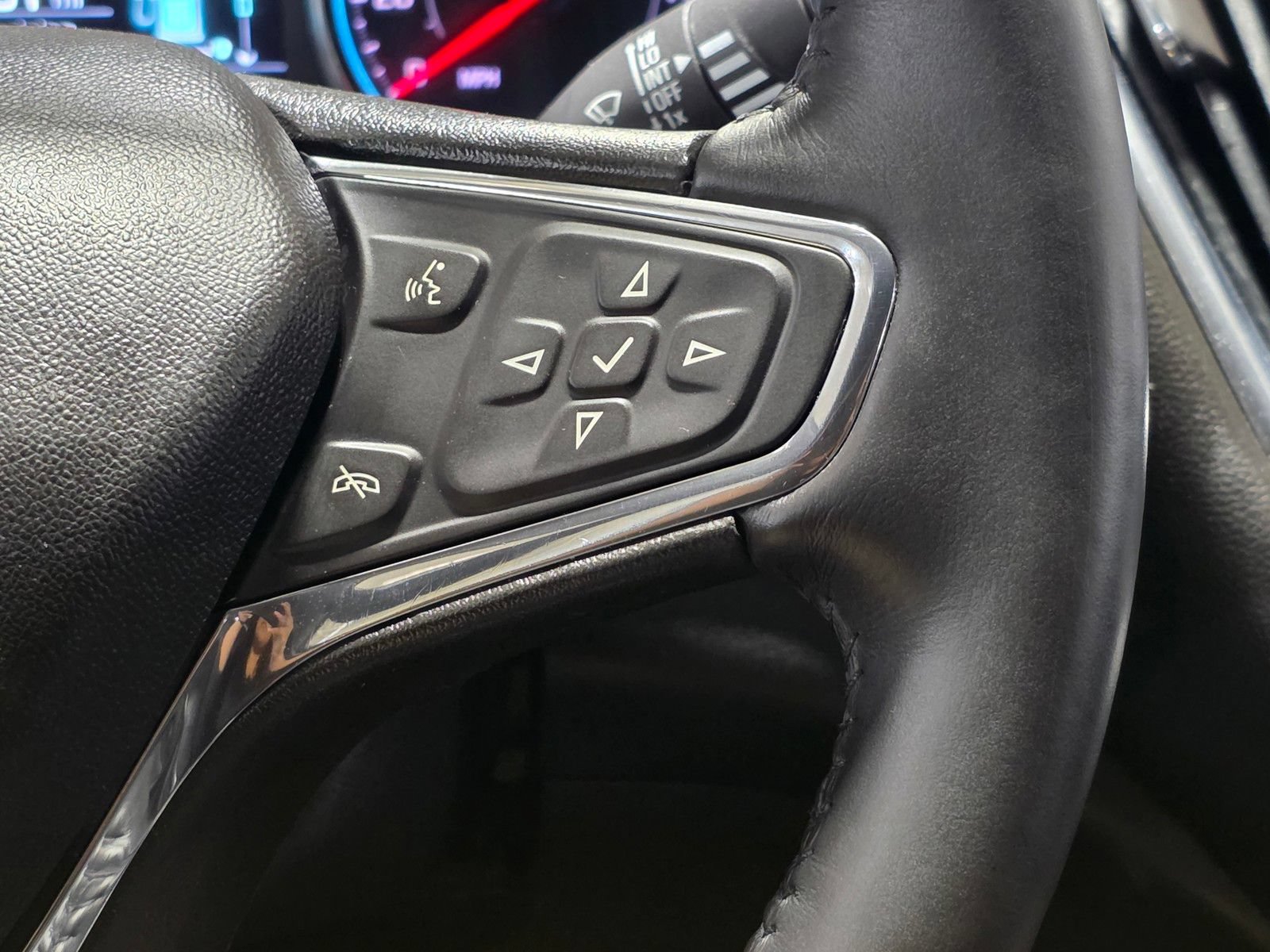 Used 2017 Chevrolet Malibu Premier w/ Premier Sun and Wheel Package FWD image 32