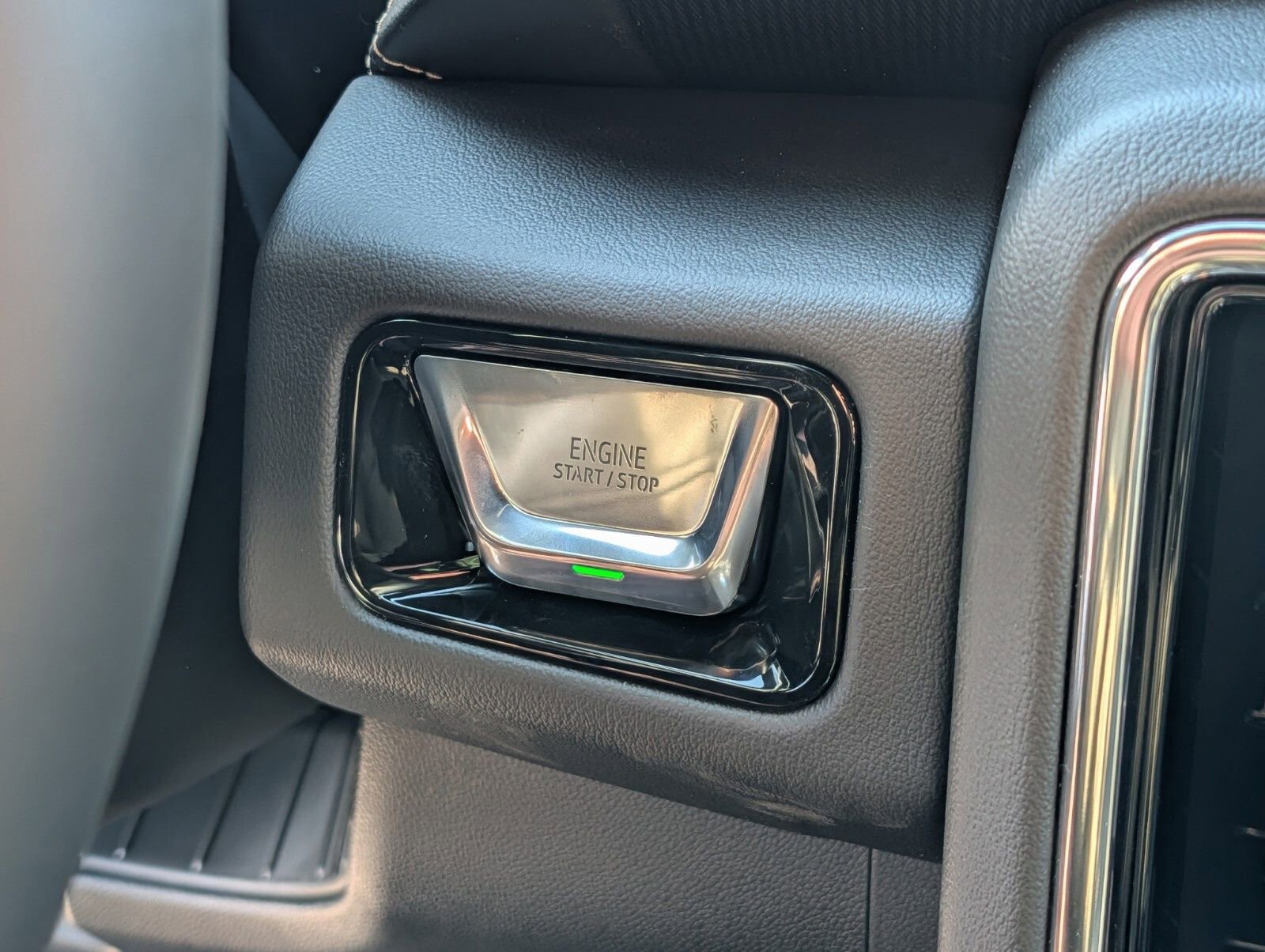 New 2026 GMC Yukon XL Elevation AWD/4WD image 6