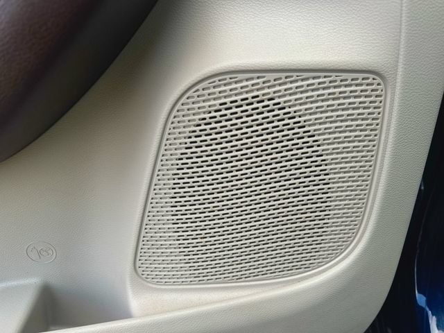 Used 2017 Chrysler Pacifica Touring-L FWD image 23