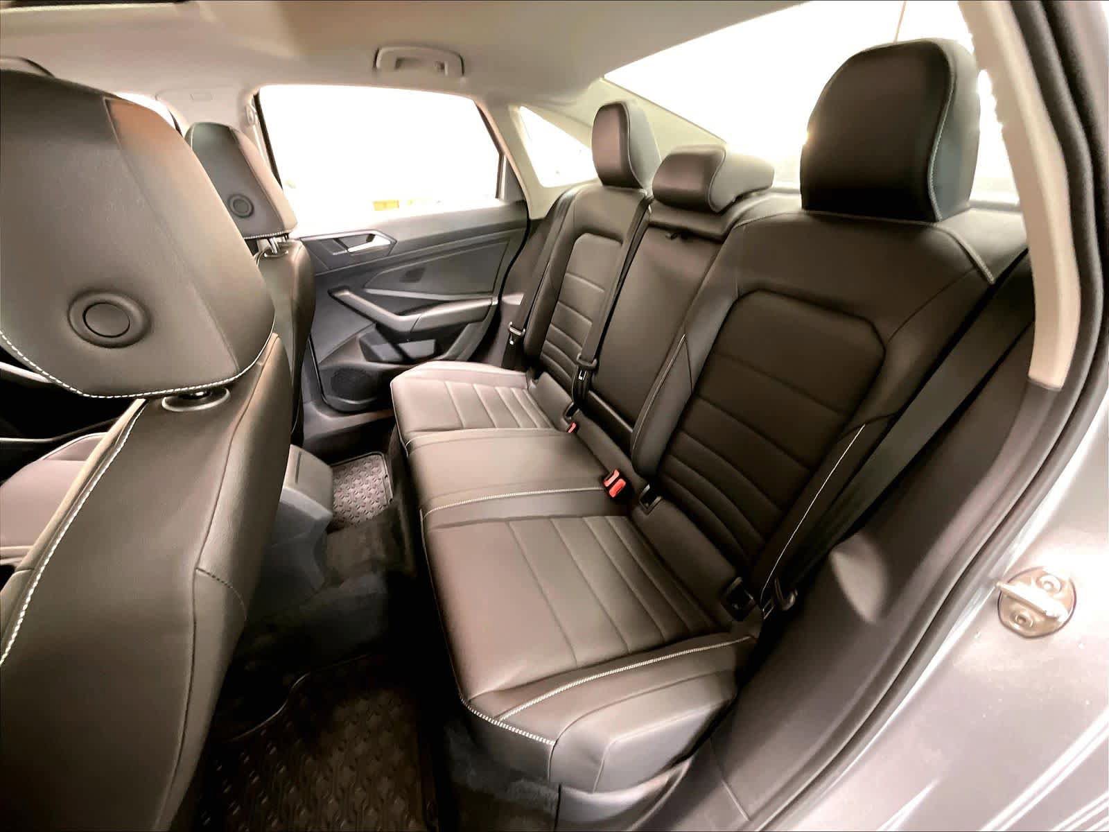 Used 2024 Volkswagen Jetta SE FWD image 28