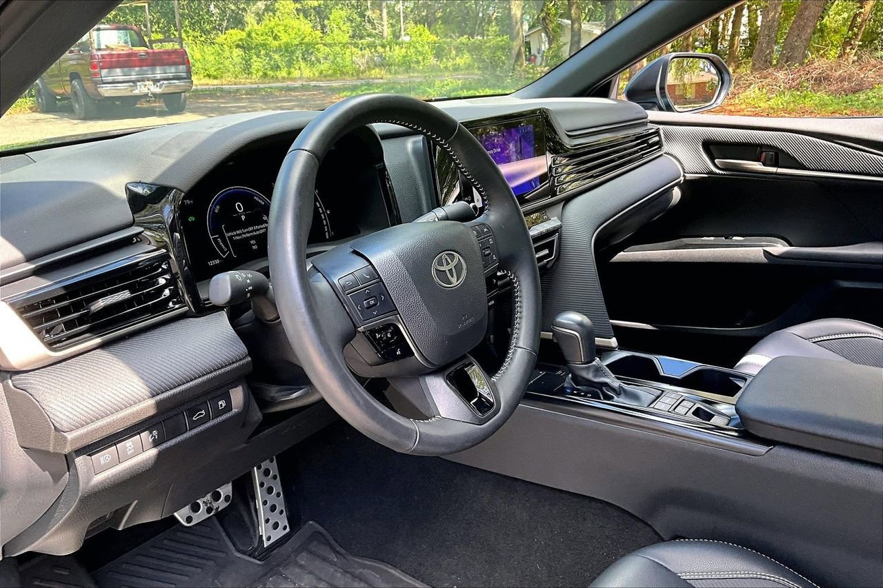 Used 2025 Toyota Camry SE w/ Convenience Package FWD image 14