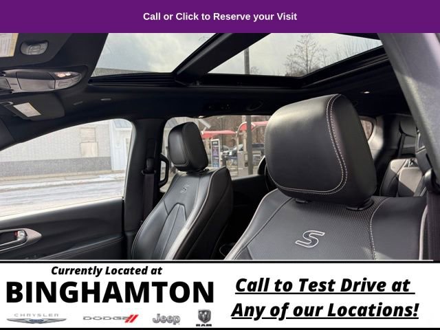 Used 2023 Chrysler Pacifica Limited w/ S Appearance Package image 12