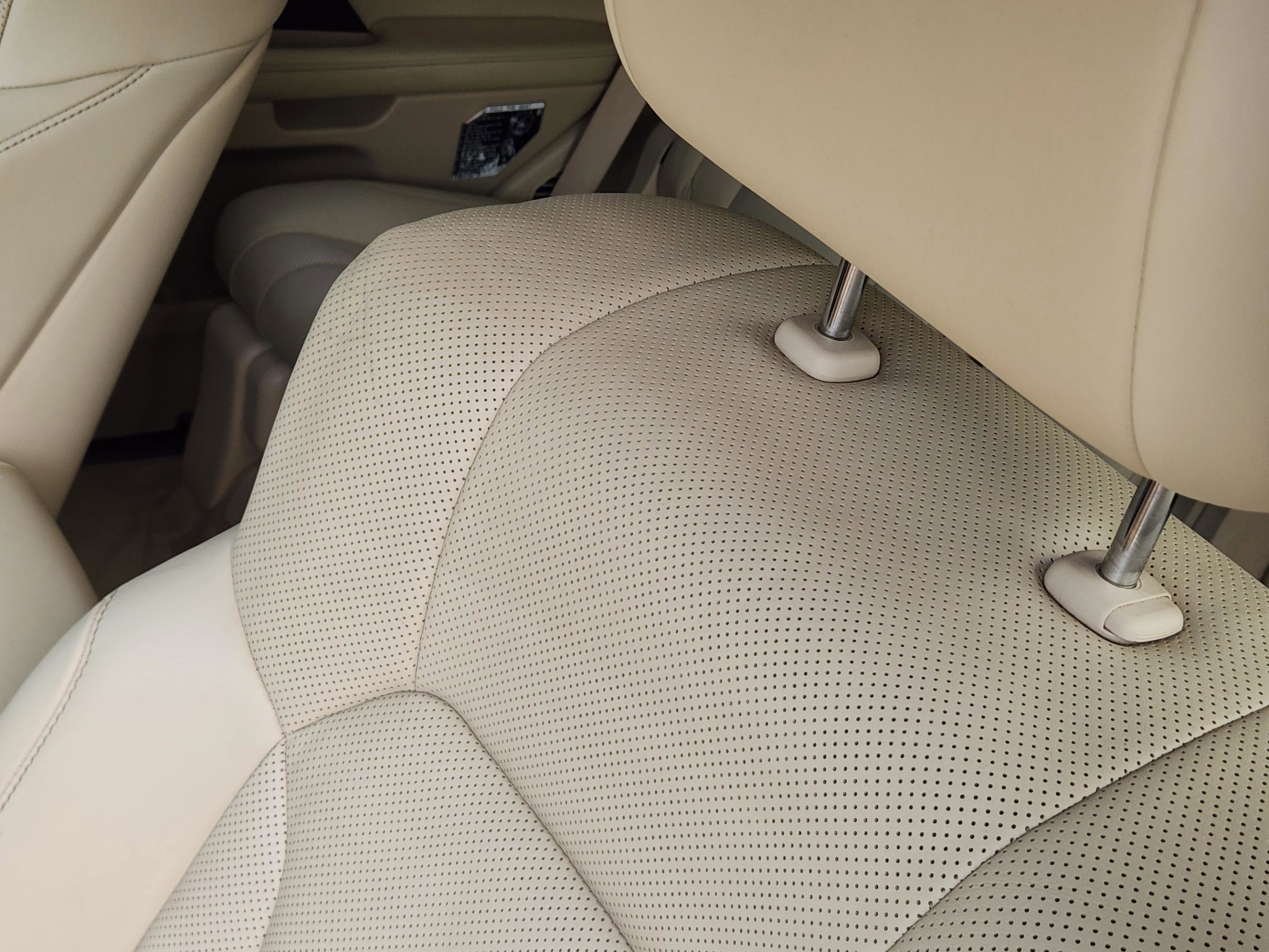 Used 2020 Lexus LX 570 4WD w/ Luxury Package image 28