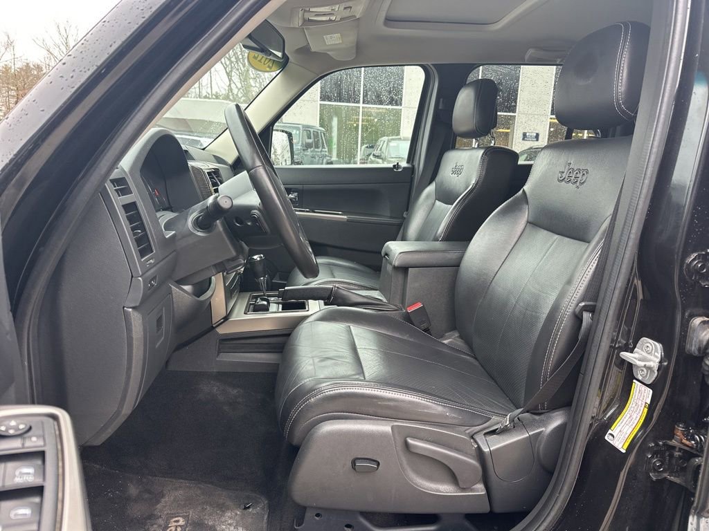 Used 2012 Jeep Liberty Limited Jet w/ Chrome Accents Group image 13