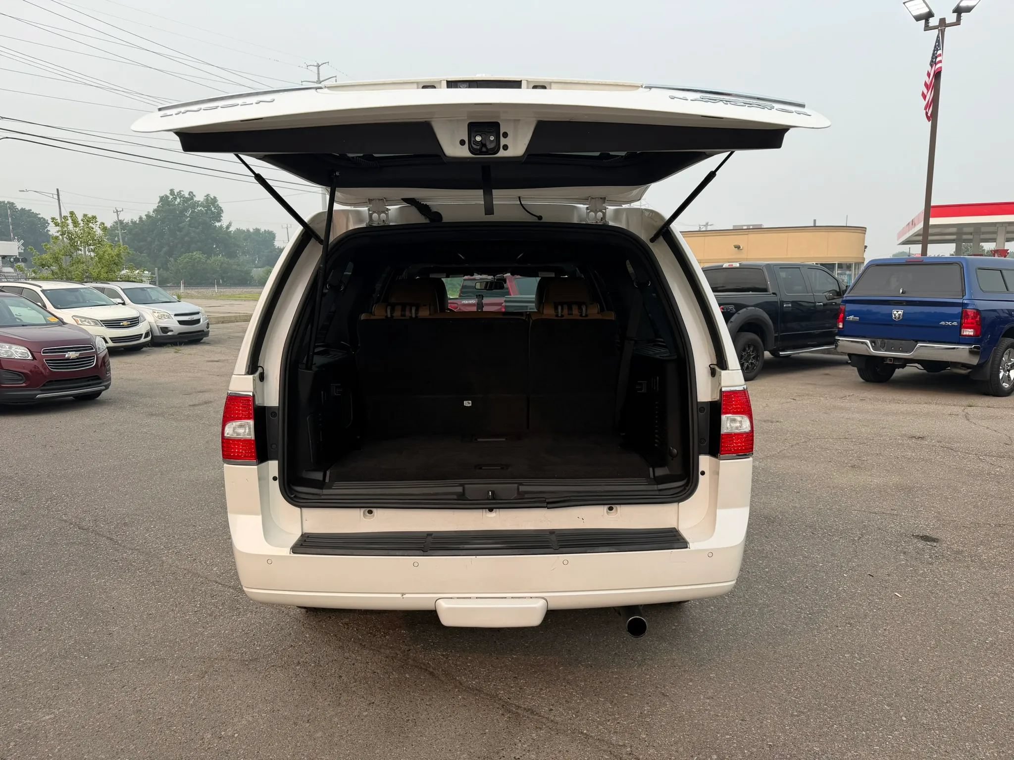 Used 2014 Lincoln Navigator L 4WD w/ Equipment Group 101A image 13