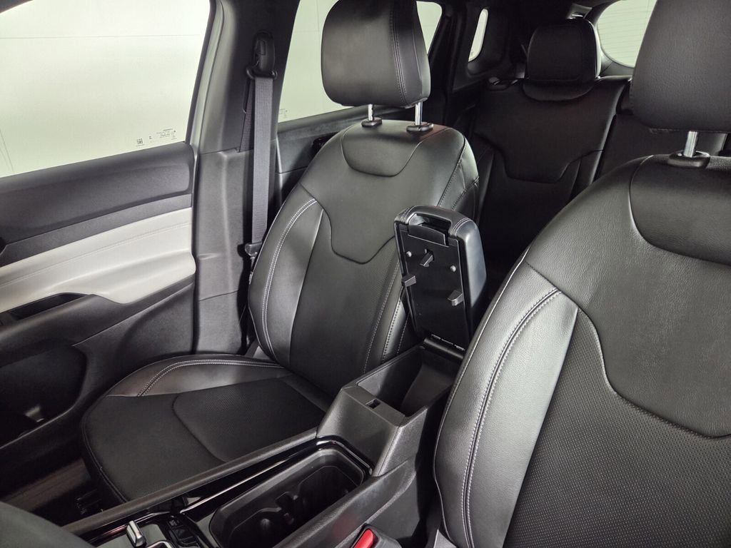 Certified 2025 Jeep Compass Limited w/ Elite Group AWD/4WD image 23