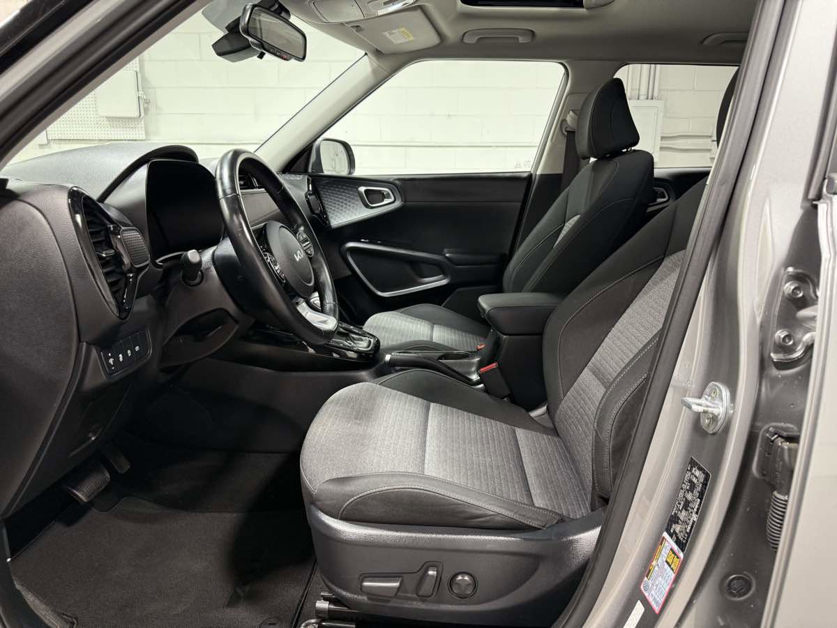 Used 2023 Kia Soul EX image 9