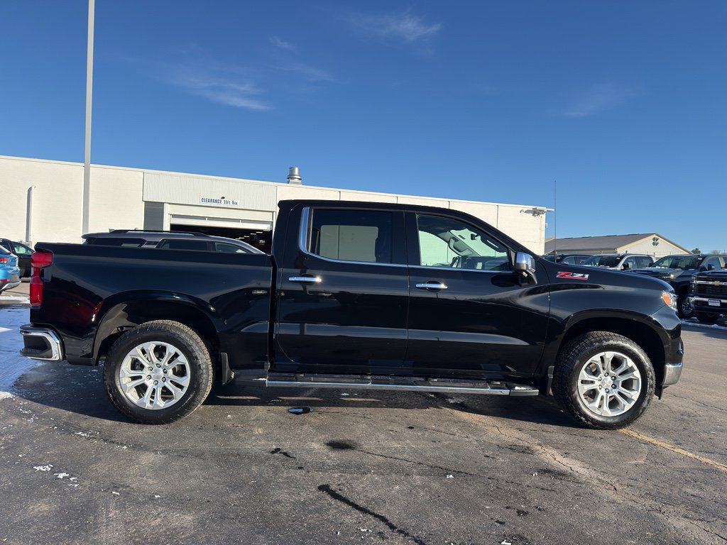 Used 2022 Chevrolet Silverado 1500 LTZ w/ LTZ Premium Package image 4
