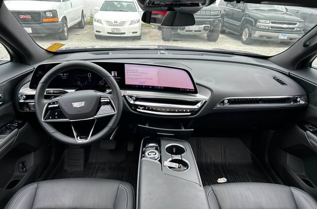 Used 2024 Cadillac Lyriq Luxury w/ LPO, Floor Liner Package AWD/4WD image 8