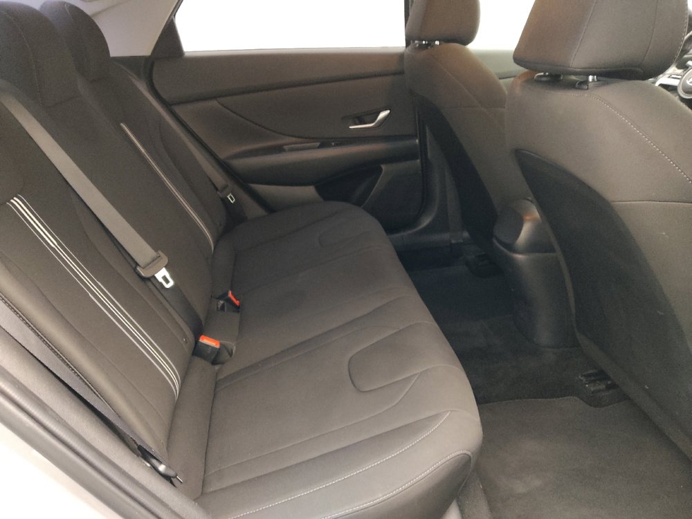 Used 2022 Hyundai Elantra SEL w/ Convenience Package image 19