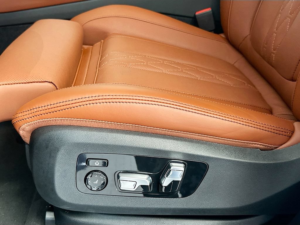 Used 2026 BMW X5 xDrive50e w/ Executive Package AWD/4WD image 20