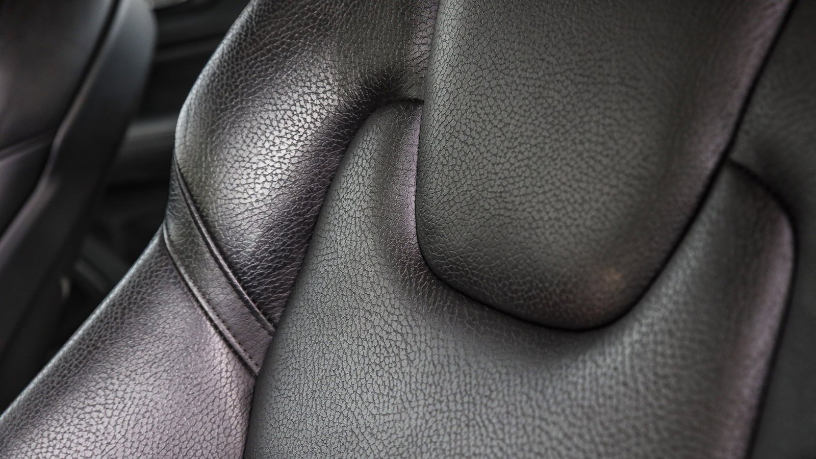 Used 2024 Volvo S60 B5 Plus image 21