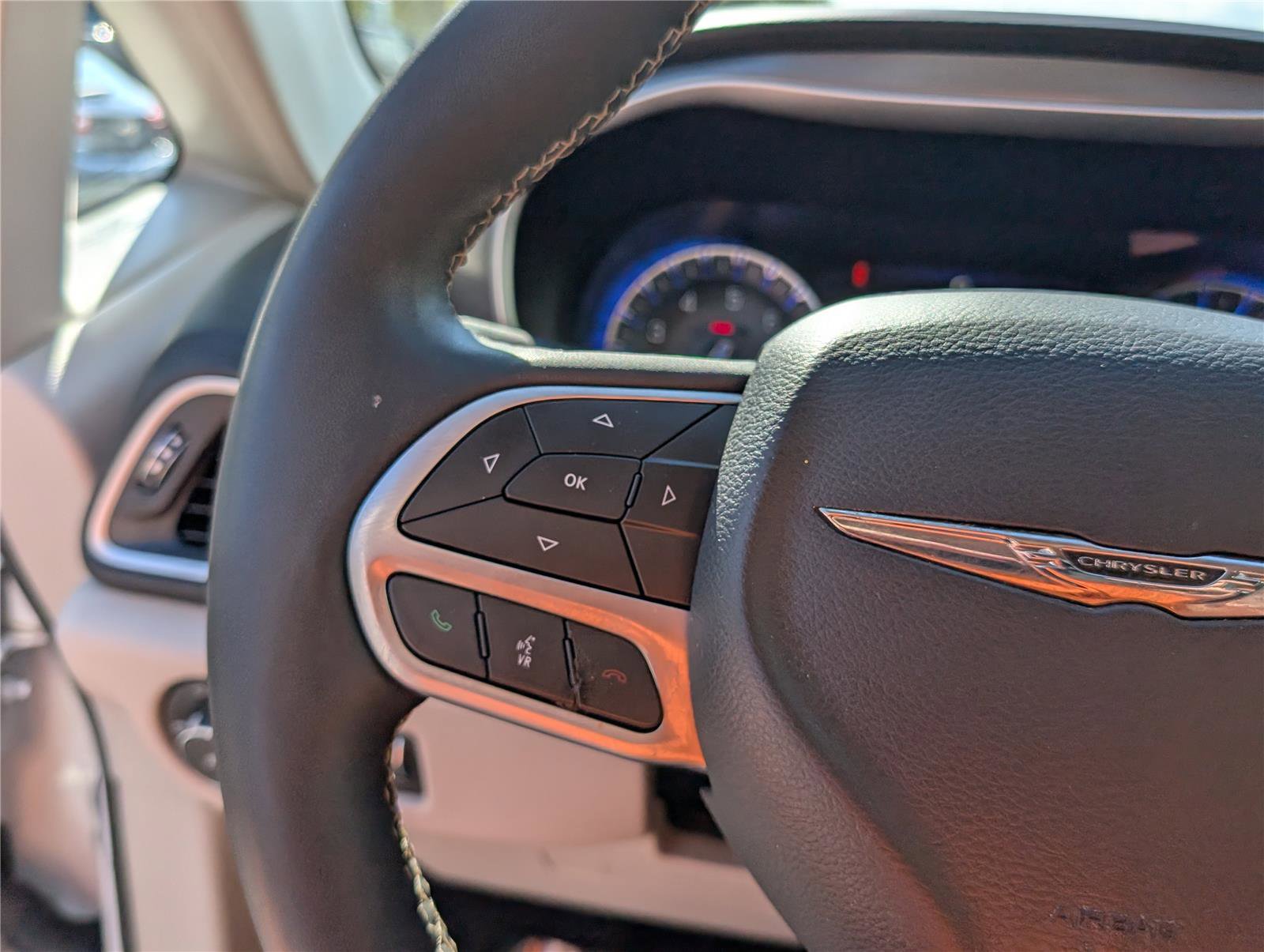 Used 2022 Chrysler Pacifica Touring-L FWD image 24