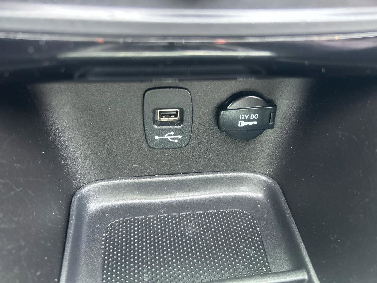 Used 2014 Chrysler 200 Touring FWD image 14