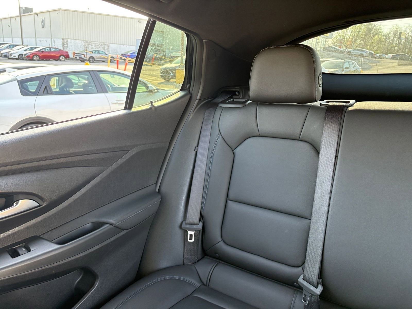 Used 2025 Buick Envista Sport Touring image 38