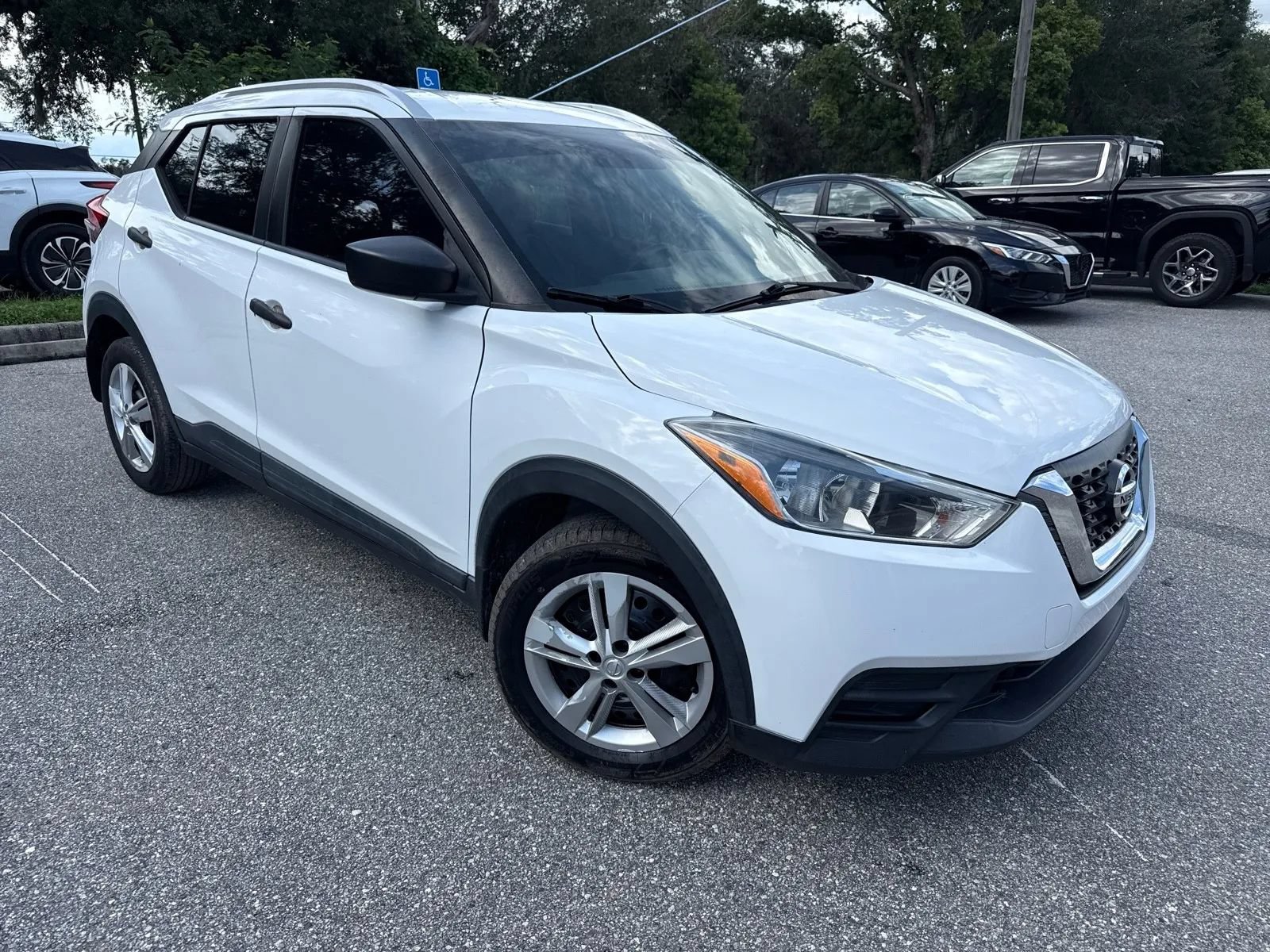 Used 2019 Nissan Kicks S FWD image 6
