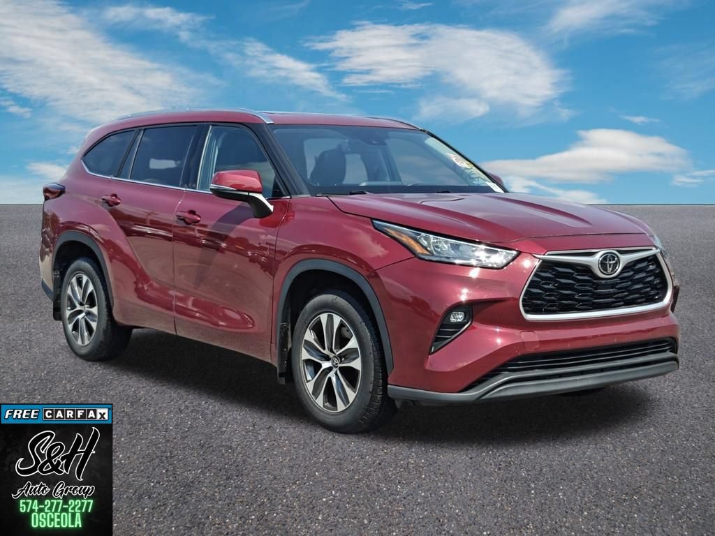 Used 2020 Toyota Highlander XLE AWD/4WD image 3