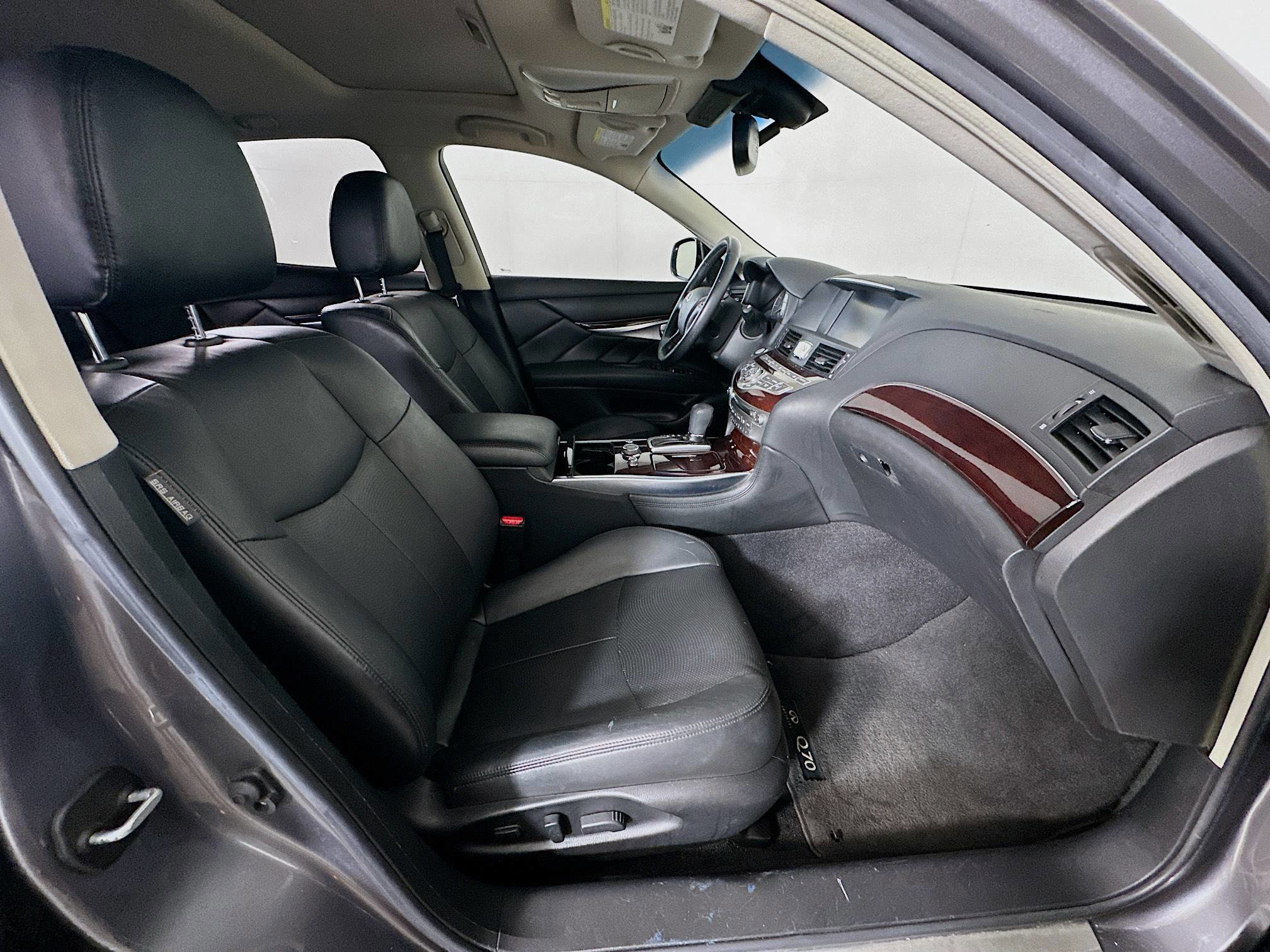 Used 2015 INFINITI Q70 3.7 image 32