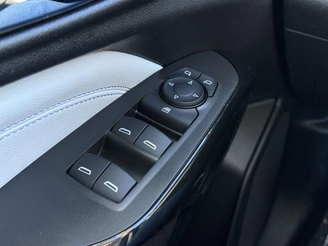 Used 2025 Chevrolet Trax LT FWD image 16