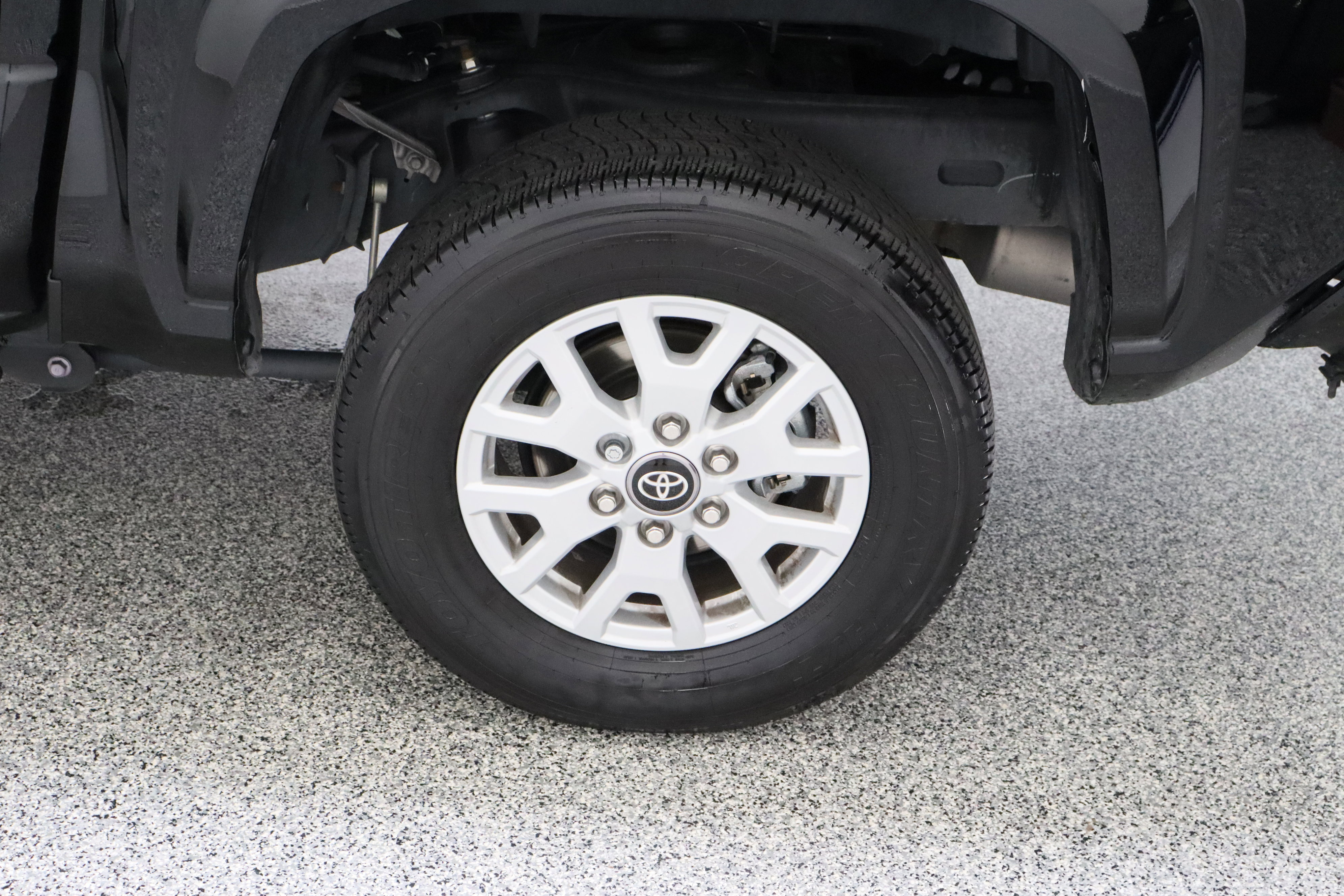 Used 2025 Toyota Tacoma SR5 AWD/4WD image 10