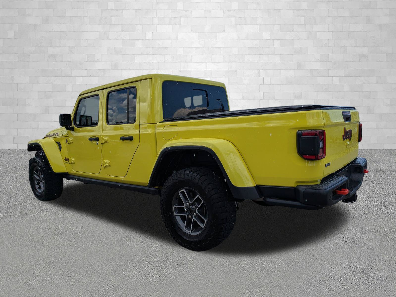 Used 2024 Jeep Gladiator Mojave AWD/4WD image 4